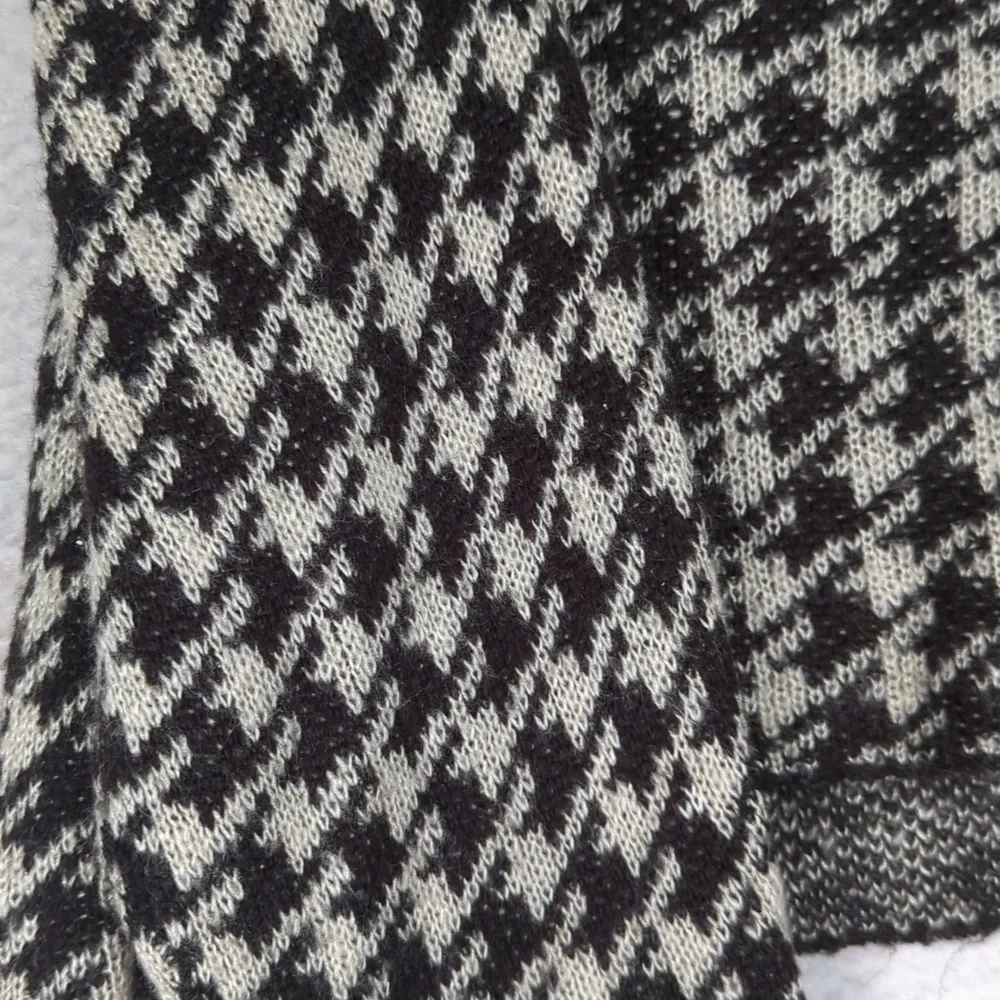 VIGOSS Women's Black & White Houndstooth Cropped Crewneck Boxy Sweater‎ Size S